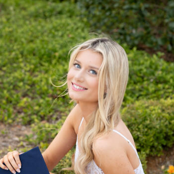 Babysitter Pompano Beach: Gisele