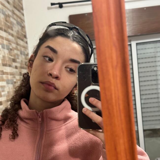 Babysitter em Almada: Cíntia