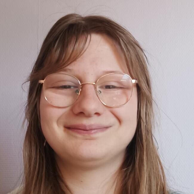 Babysitter in Dilsen-Stokkem: Leanne