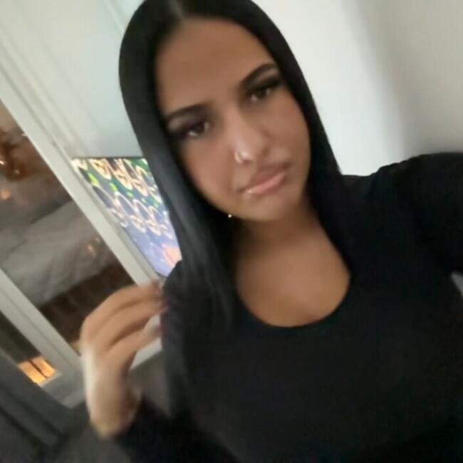 Babysitter in Saint-Ouen: Lina