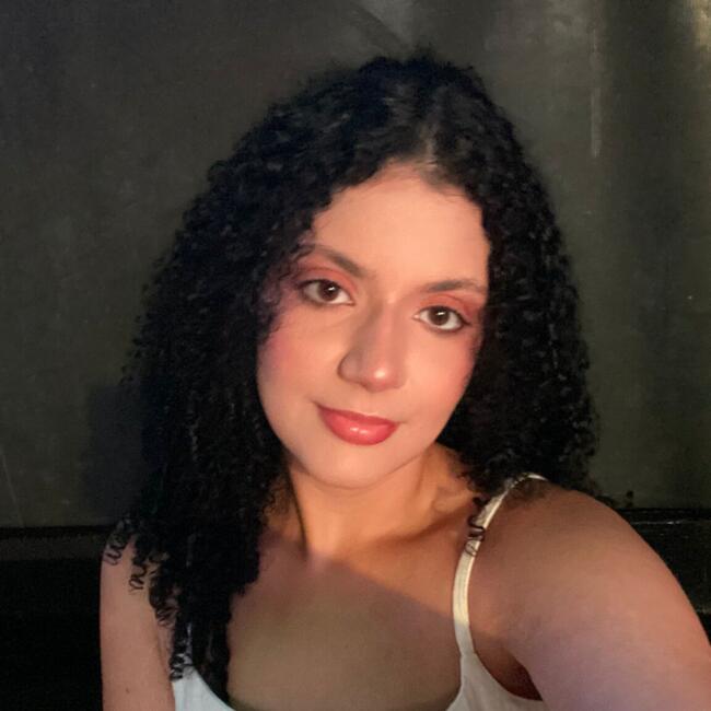Babysitter in Paranaguá: Luana
