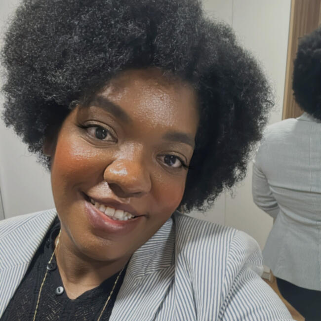 Emprego de babá em Cotia: Juliane