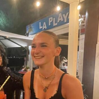 Babysitter in La Riche: Ines