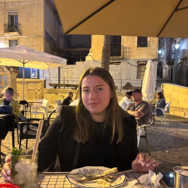 Babysitter in Grans: Capucine