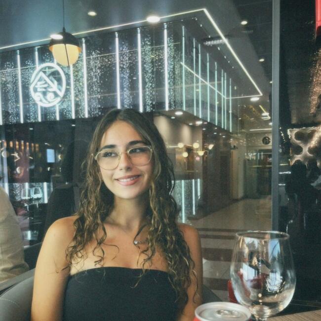 Babysitter in Caniço: Nicole