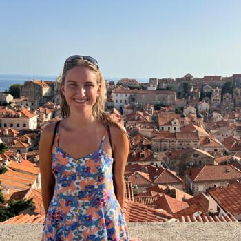 Babysitter in Boulogne-Billancourt: Louise