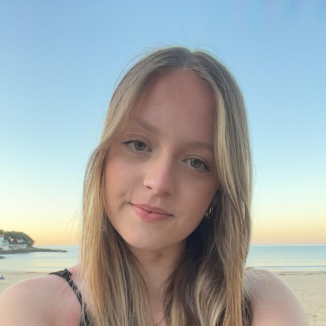 Babysitter in Saintes: Jeanelle