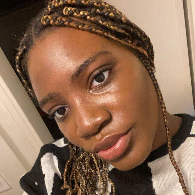 Babysitter in Limay: Divine