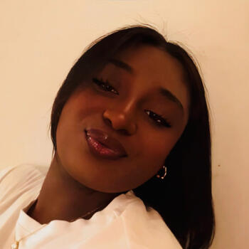 Babysitter Brasília: Sarah