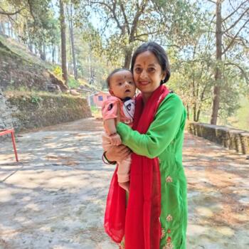 बेबीसिटर दिल्ली: Meena
