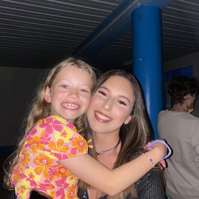 Babysitter in Clichy: Jasmine