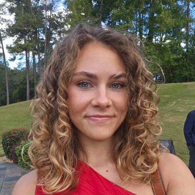 Babysitter in Oviedo: Emily