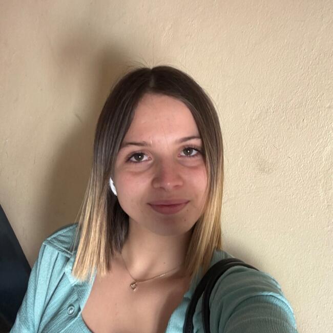 Babysitter in Grenoble: Ambre