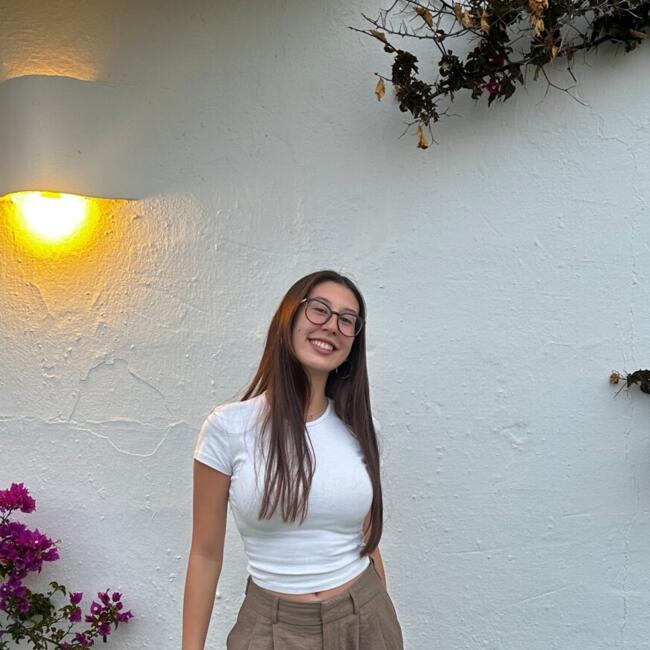 Canguro en Elda: Adriana