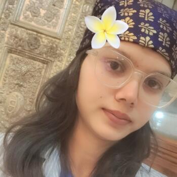 Babysitter in Delhi: Tanya