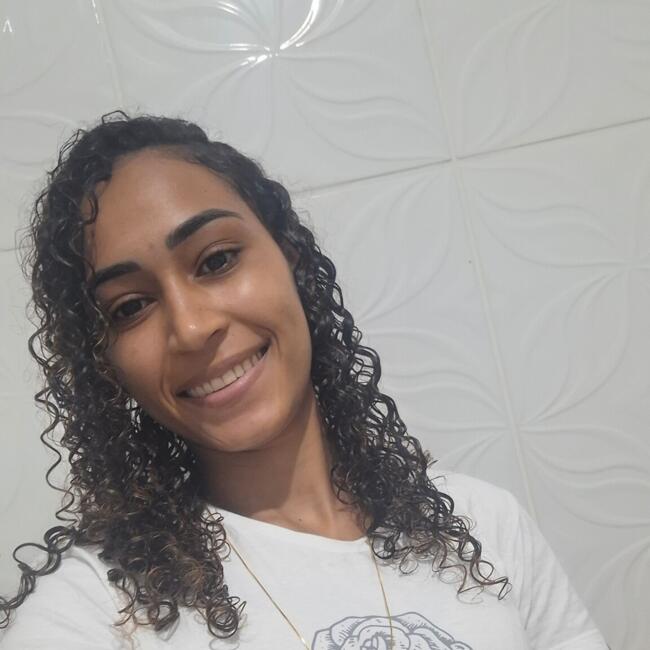Babysitter in Montes Claros: Leidiane