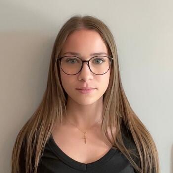 Babysitter in Paris: Lola