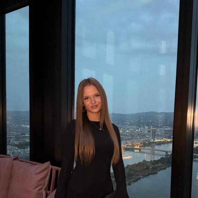 Babysitter in Wien: Ajla
