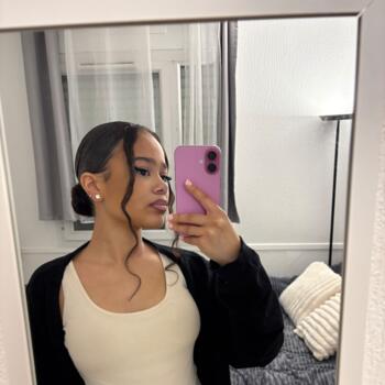 Babysitter in Les Clayes-sous-Bois: Aaliya