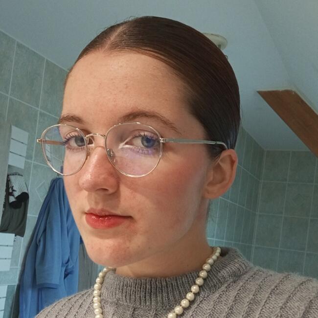 Babysitter in Garcelles-Secqueville: Chloé