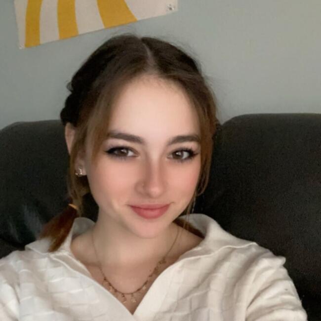 Babysitter in Spring Hill (Kansas): Emily