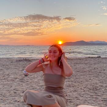 Babysitter in Hyères: Lola