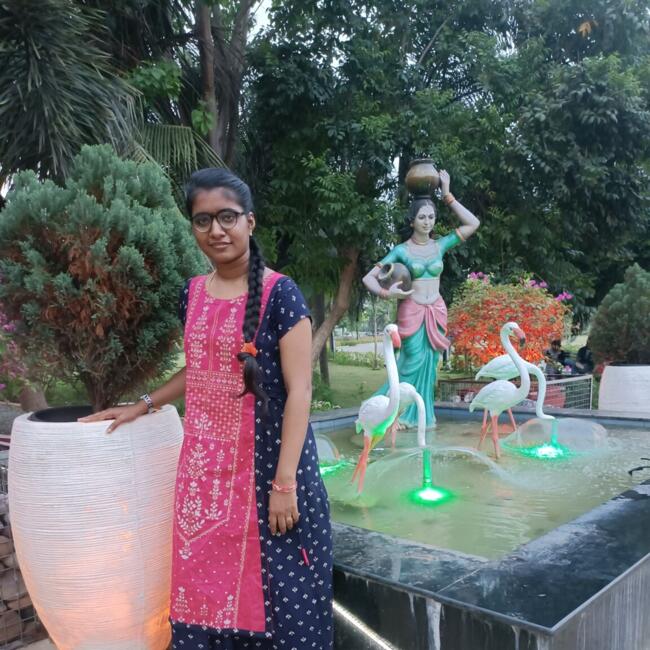 Rasapūdipalem में बेबीसिटर: Manjusha