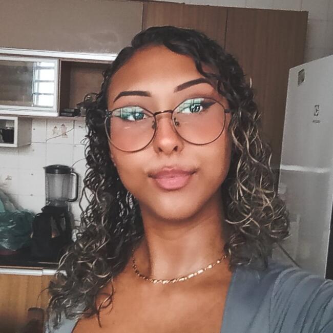 Babysitter in Praia Grande: Bruna