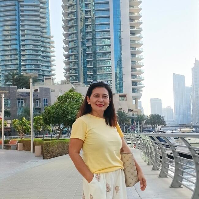 Babysitter in Dubai: Genevive