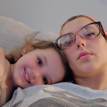 Babysitting job in Redding: babysitting job Ema