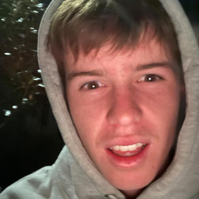 Babysitter in Bendigo: Jay