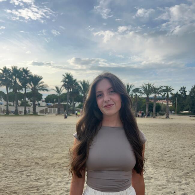 Babysitter in Saint-Paul-lès-Durance: Melissa