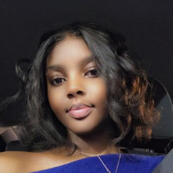 Babysitter Attleboro: Betchina