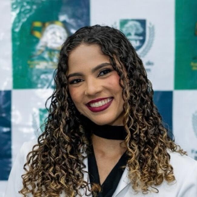 Babysitter in Recife: Joyce