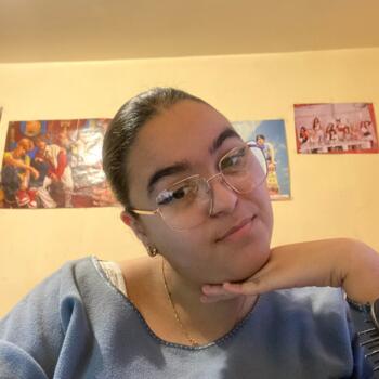 Babysitter in Saint-Denis: Lydia