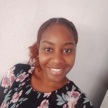 Babysitter Vila Verde: Shelly