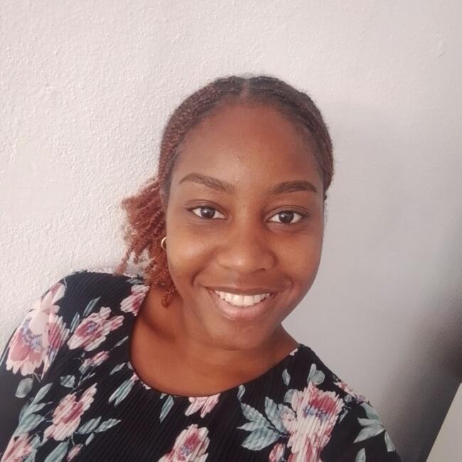 Babysitter in Vila Verde: Shelly