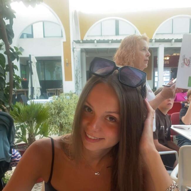 Babysitter in Stillorgan: Laura