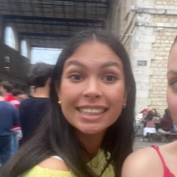 Babysitter in Poitiers: Lee Ana