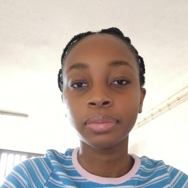 Babysitter in Loures: Thandiswa