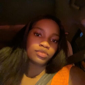 Babysitter in Bordeaux: Léïla