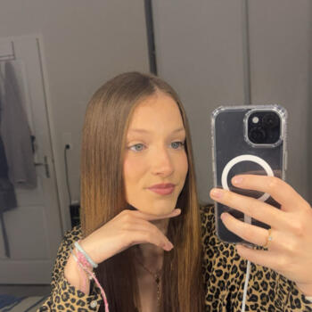 Babysitter Saint-Pantaléon-de-Larche: Maelyne