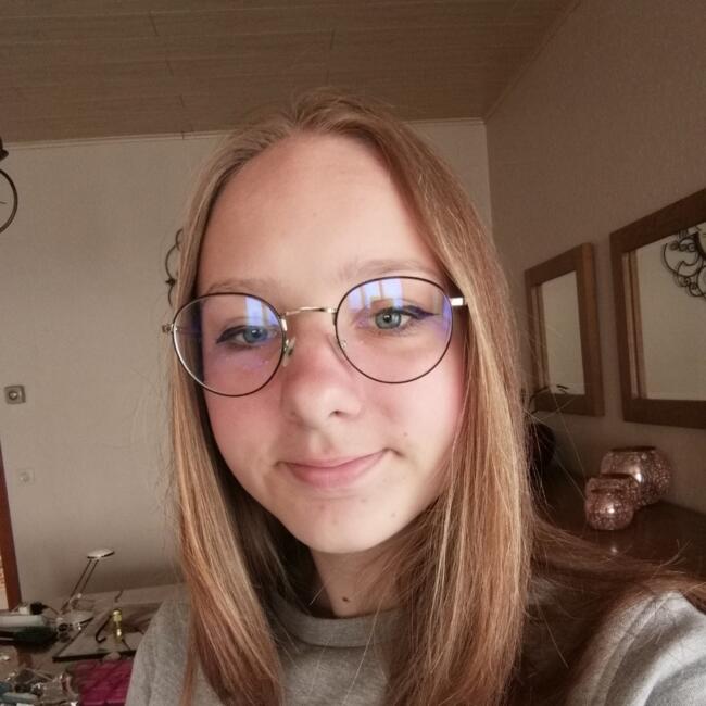 Babysitter in Erquelinnes: Yna