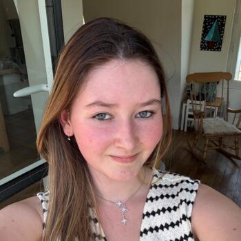 Babysitter in Goudourville: Naëlle