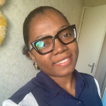 Babysitter in Saint-Priest: Lorie