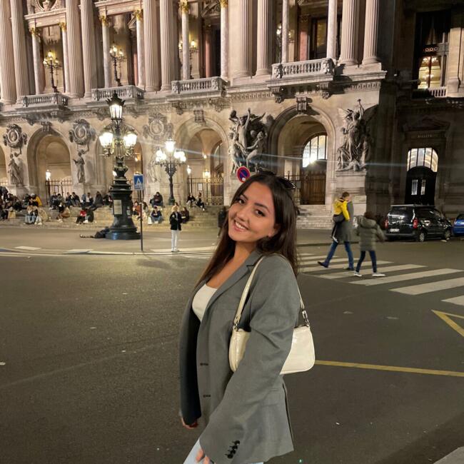 Babysitter in Saint-Étienne-de-Tulmont: Anaïs