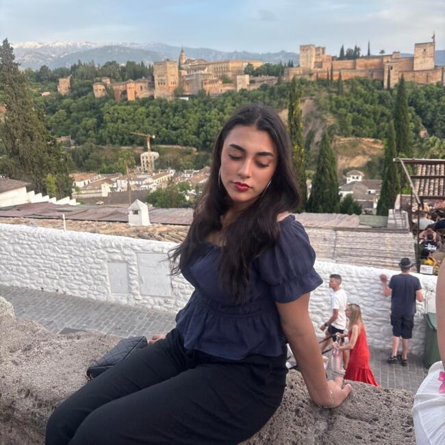 Babysitter in Ibi: Angela