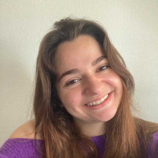 Babysitter in Bordeaux: Emma