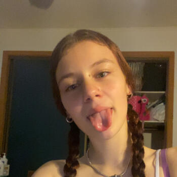 Babysitter in Greymouth: Ruby