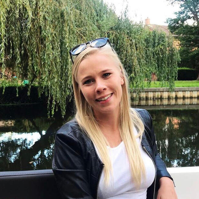 Babysitter in Walton on Thames: Mari